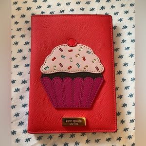 Take the cake - pass port holder